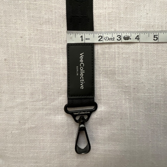 Vee Collective Berlin Burgundy Quilted “Porter”Sling Crossbody Bag NWOT - Picture 6 of 15